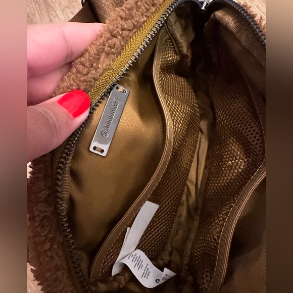 Lululemon Sherpa Everywhere Belt Bag 1L - Picture 4 of 4
